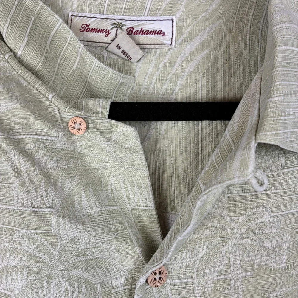 Tommy Bahama Camp Shirt Green 100% Silk Hawaiian Palm Trees Wooden Buttons Men L - Picture 4 of 12
